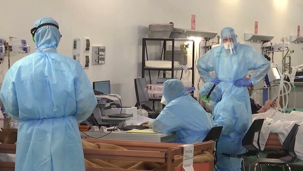الأطباء العسكريون الروس في مشفى بيرغامو، إيطاليا 9 أبريل 2020 - سبوتنيك عربي