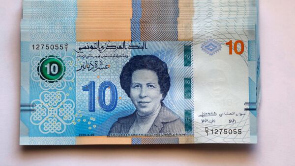 أوراق نقدية فئة 10 دنانير جديدة تحمل صورة أول طبيبة في البلاد توحيدة بن شيخ في تونس - سبوتنيك عربي