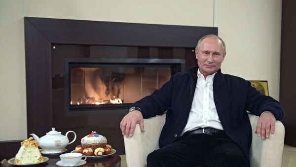 الرئيس الروسي فلاديمير بوتين يهنئ الروس بعيد الفصح - سبوتنيك عربي