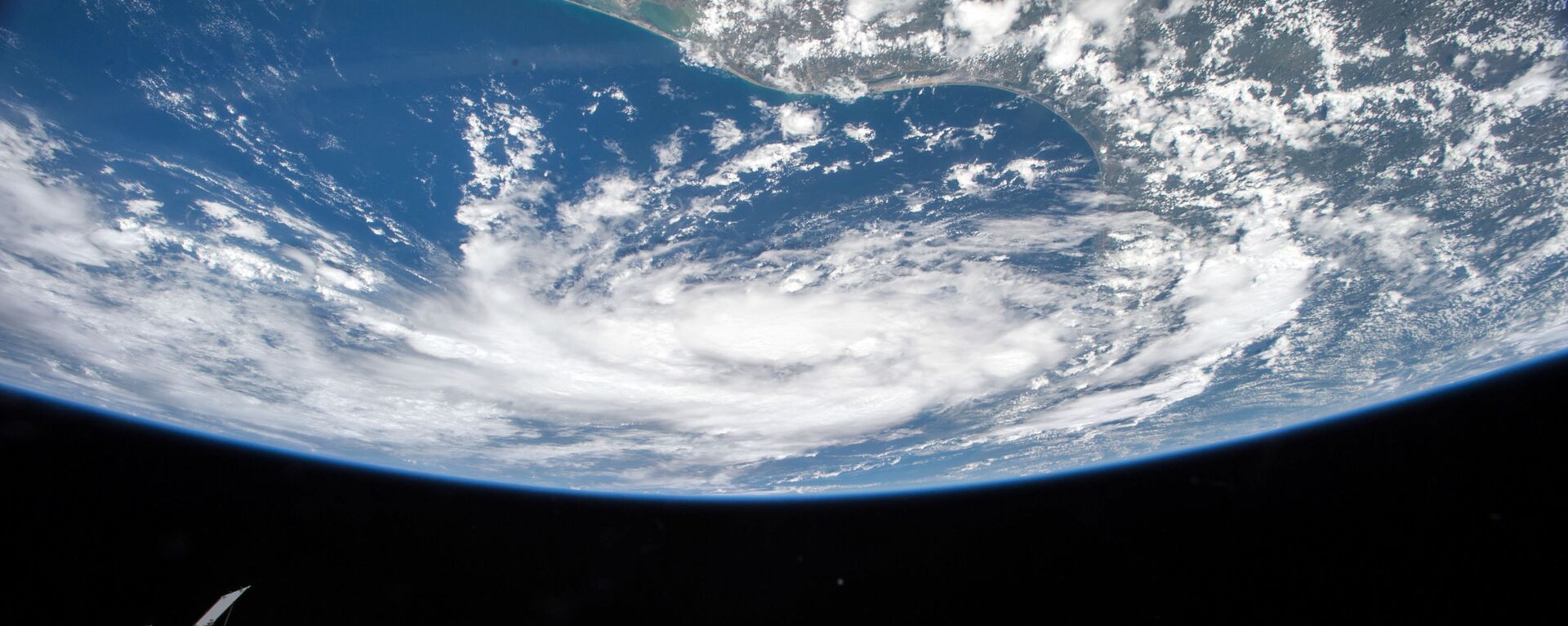 صورة لاعصار فوق خليج المكسيك التقطها رائد فضاء الأمريكي سكوت كيلي من مربكة الفضاء الدولية، 2015 - سبوتنيك عربي, 1920, 04.10.2023