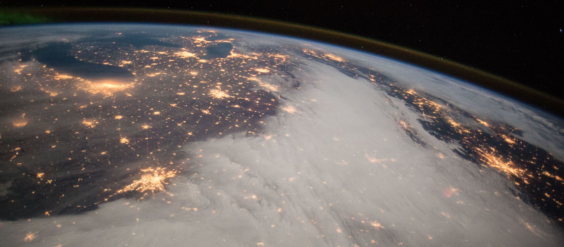 صورة لأمريكا الوسطى التقطها قائد البعثة الفضائية الـ42 الأمريكي باري ويلمور من مربكة الفضاء الدولية، 2014 - سبوتنيك عربي, 1920, 13.09.2021
