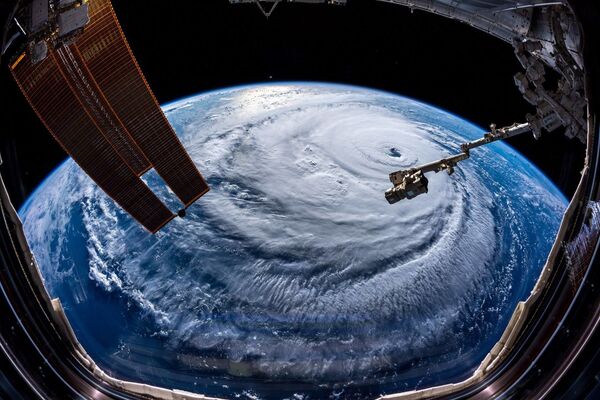 إعصار فلورنسا، تصوير رائد الفضاء الألماني ألكسندر غيرست من محطة الفضاء الدولية - سبوتنيك عربي