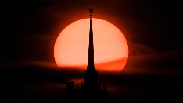 غروب الشمس على خلفية ساحة كودرينسكايا في موسكو - سبوتنيك عربي