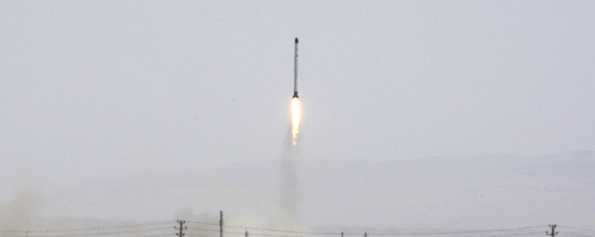 صاروخ فضاء إيراني يحمل القمر الصناعي سفير عام 2011 - سبوتنيك عربي, 1920, 03.02.2021
