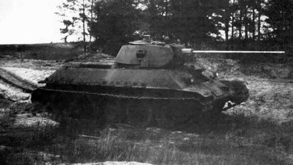 الدبابة السوفيتية  من طراز تي 34-57 تصل إلى الخطوط الهجومية (الحرب الوطنية العظمى 1941-1945) - سبوتنيك عربي