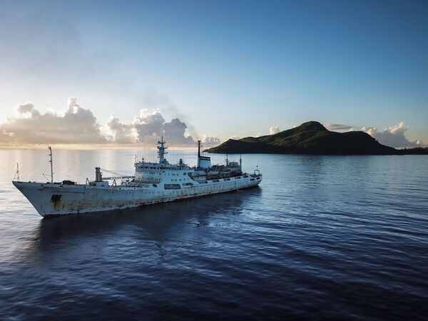 سفينة البحث والاستطلاع الأميرال فلاديميرسكي بالقرب من جزر سيشل في المحيط الهندي، 26 أبريل  2020 - سبوتنيك عربي