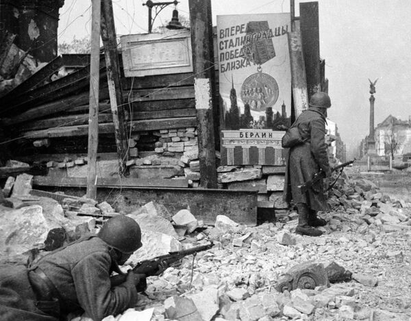 صور من أرشيف الحرب الوطنية العظمى (1941 - 1945) - حرب الشوارع في برلين في 29 أبريل/ نيسان 1945 - سبوتنيك عربي