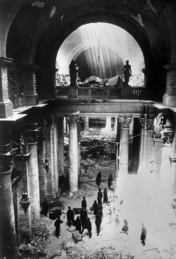 صور من أرشيف الحرب الوطنية العظمى (1941 - 1945) - الجنود السوفيت داخل مبنى الرايخستاغ في برلين، 9 مايو/ أيار 1945 - سبوتنيك عربي