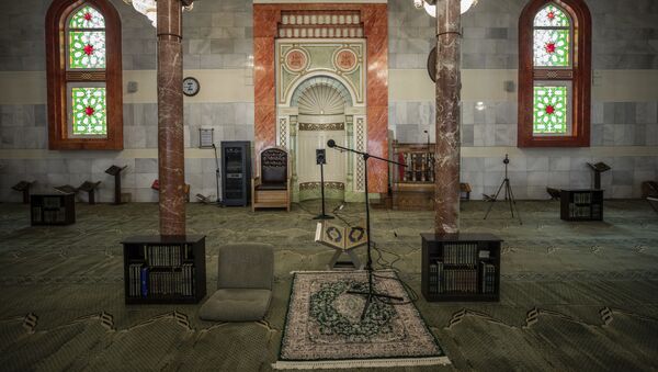المركز الثقافي الإسلامي في إسبانيا خاليا من المصلين في رمضان بسبب فيروس كورونا - سبوتنيك عربي