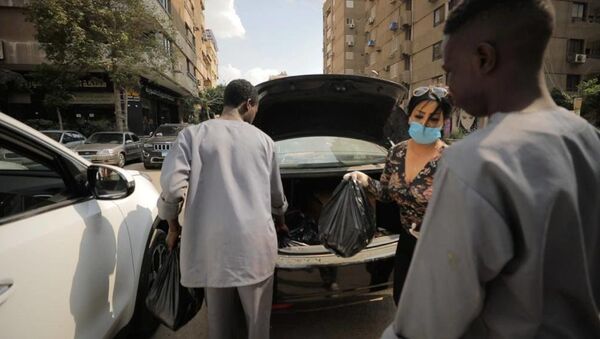 ليبيات يساعدن مئات الأسر العالقة بالقاهرة - سبوتنيك عربي