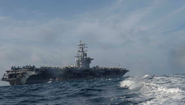 حاملة الطائرات دوايت دي. أيزنهاور التابعة للبحرية الأمريكية  أثناء تدريب عسكري في بحر العرب في 17 أبريل  2020 - سبوتنيك عربي