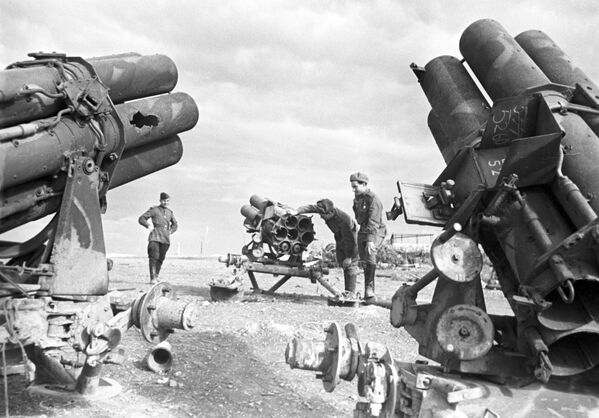 صور من أرشيف الحرب الوطنية العظمى (1941 - 1945) - غنيمة حرب: مدافع بست ماسورات التابعة للقوات الألمانية النازية - سبوتنيك عربي