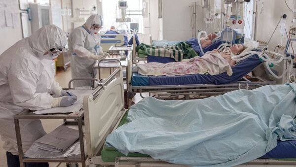 المرضى والعاملين الطبيين في مستشفى لعلاج فيروس كورونا بموسكو - سبوتنيك عربي