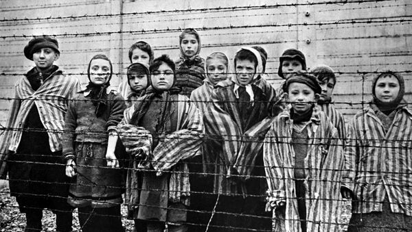أطفال في معسكر الاعتقال النازي عام 1945 - سبوتنيك عربي