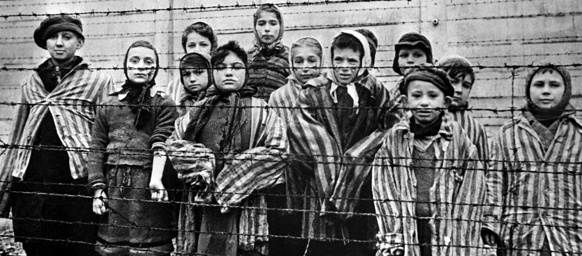 أطفال في معسكر الاعتقال النازي عام 1945 - سبوتنيك عربي, 1920, 26.05.2020