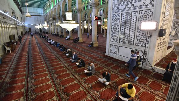 بعد إغلاقه شهرين.. أول صلاة جمعة في المسجد الأموي بدمشق - سبوتنيك عربي
