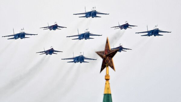 الاحتفالات بالذكرى الـ75 لعيد النصر و العرض العسكري الجوي في موسكو، 9 مايو 2020 - سبوتنيك عربي