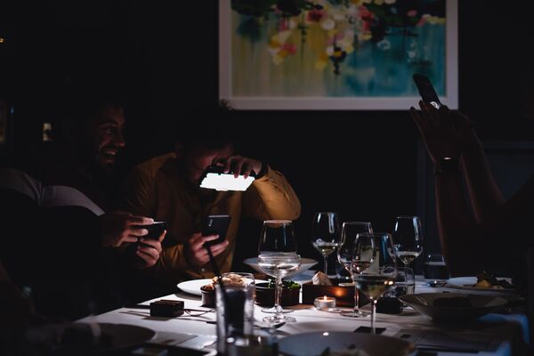 الصورة بعنوان يبدو أجمل من الأكل (ليس بعد)، للمصورة البريطانية ساندي وود، الفائزة في فئة طعام من مختلف القارات على طاولة من مسابقة Pink Lady® لأفضل مصور الطعام لعام 2020 - سبوتنيك عربي