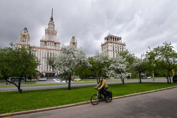 تقتح أزهار شجر الكرز والتفاح في موسكو، روسيا 14 مايو 2020 - سبوتنيك عربي