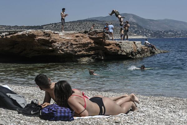 ضواحي جنوب أثينا تستعد لإعادة فتح الشواطئ أمام المواطنين في اليونان يوم 11 مايو / أيار 2020 - سبوتنيك عربي