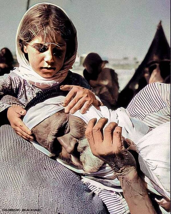 سلسلة من الصور الملونة التي التقطت أثناء أحداث النكبة عام 1948، حيث تظهر المعاناة المؤلمة التي عاشها الأطفال وآباؤهم في تلك المرحلة القاسية من تاريخ فلسطين - سبوتنيك عربي