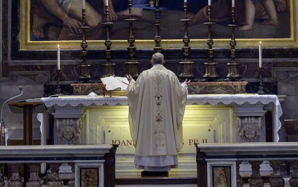 الفاتيكان يعيد فتح كاتدرائية القديس بطرس، إيطاليا 18 مايو  2020 - سبوتنيك عربي