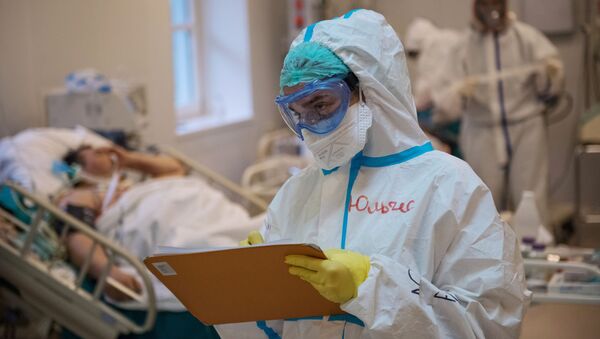 فحص و معالجة مرضى كوفيد-19 (كورونا) في مستشفى بيروغوفا في موسكو، روسيا  18 مايو 2020 - سبوتنيك عربي