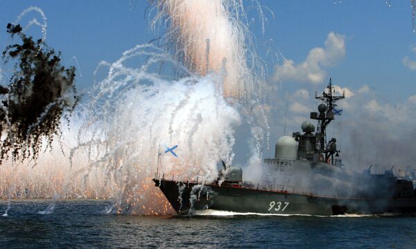 بروفة العرض العسكري البحري في فلاديفوستوك الروسية، في القاعدة الرئيسية لأسطول المحيط الهادئ - سبوتنيك عربي