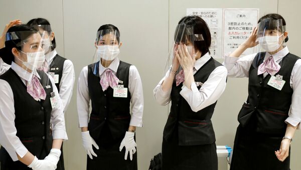 التدابير الصحية والإجراءات الوقائية  ضد تفشي فيروس كورونا في طوكيو، اليابان 18 مايو  2020 - سبوتنيك عربي