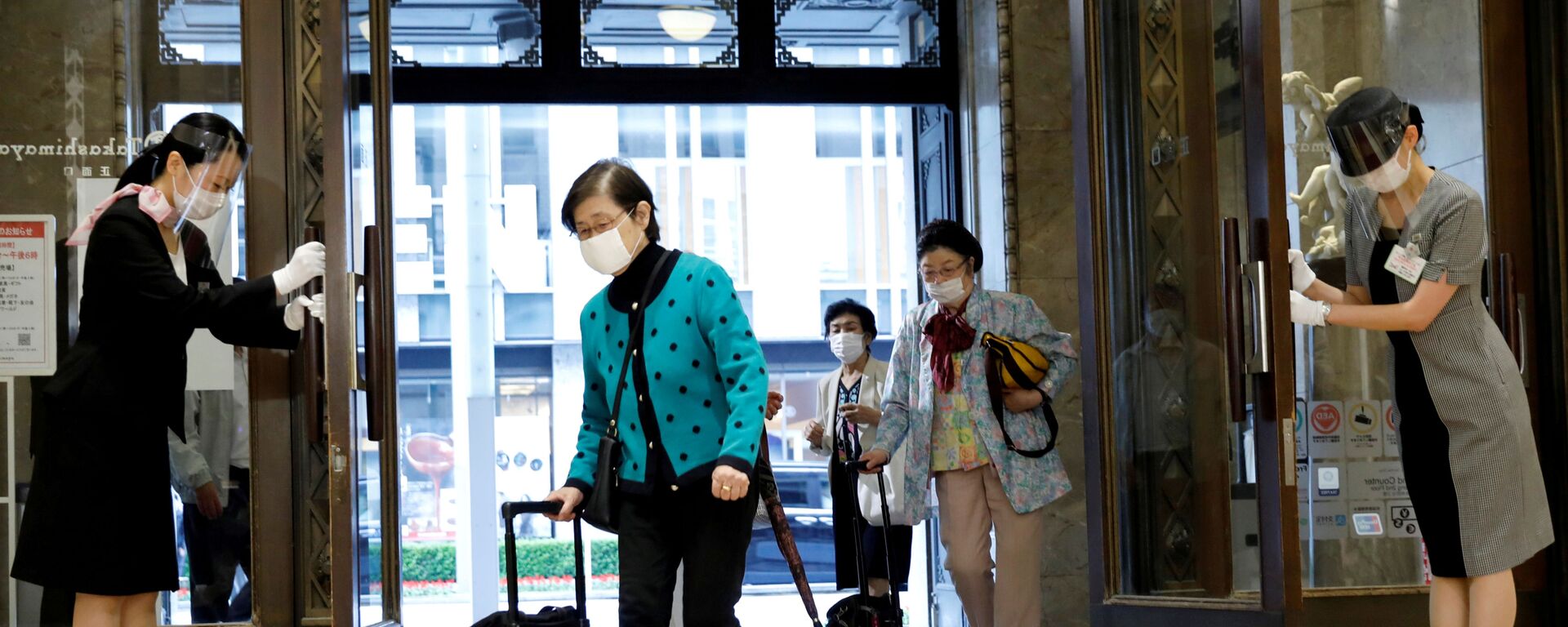 التدابير الصحية والإجراءات الوقائية  ضد تفشي فيروس كورونا في طوكيو، اليابان 18 مايو  2020 - سبوتنيك عربي, 1920, 25.12.2020