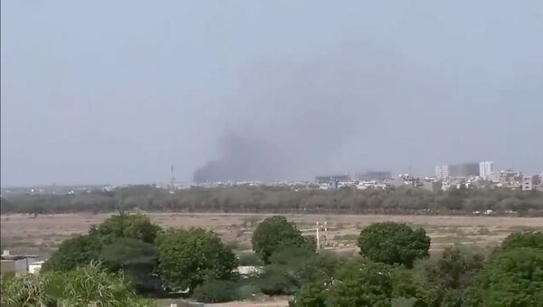 تحطم طائرة تابعة للخطوط الجوية الباكستانية من طراز إيرباص A - 320 بالقرب من مطار كارتشي، 22 مايو 2020 - سبوتنيك عربي
