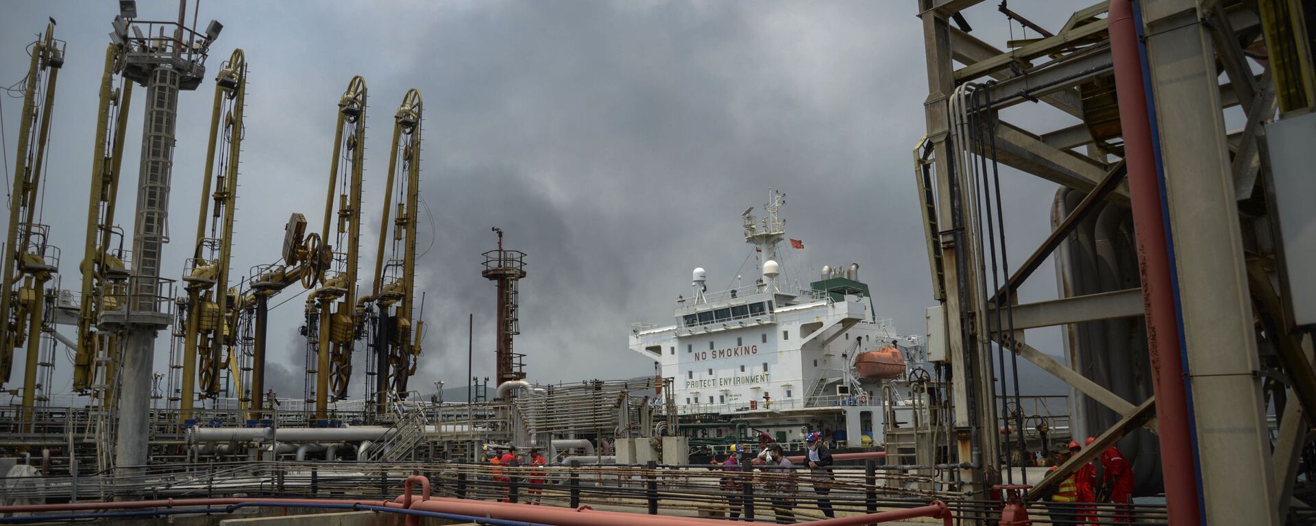 وصول ناقلة نفط فورتشن، أولى الشحنات النفطية من إيران إلى فنزويلا، معمل إل باليتو، 25 مايو 2020 - سبوتنيك عربي, 1920, 06.05.2022