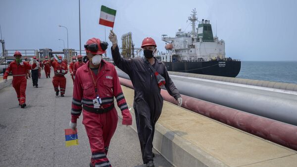 وصول ناقلة نفط فورتشن، أولى الشحنات النفطية من إيران إلى فنزويلا، معمل إل باليتو، 25 مايو 2020 - سبوتنيك عربي