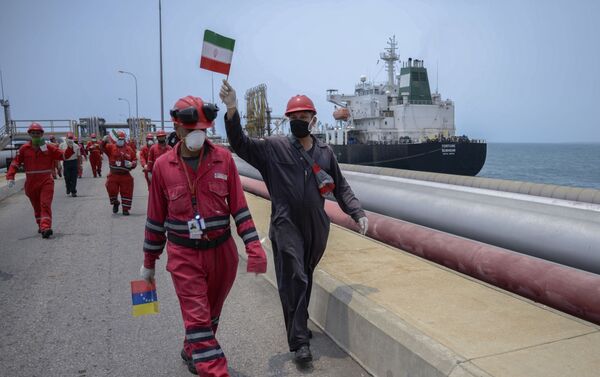 وصول ناقلة نفط فورتشن، أولى الشحنات النفطية من إيران إلى فنزويلا، معمل إل باليتو، 25 مايو 2020 - سبوتنيك عربي