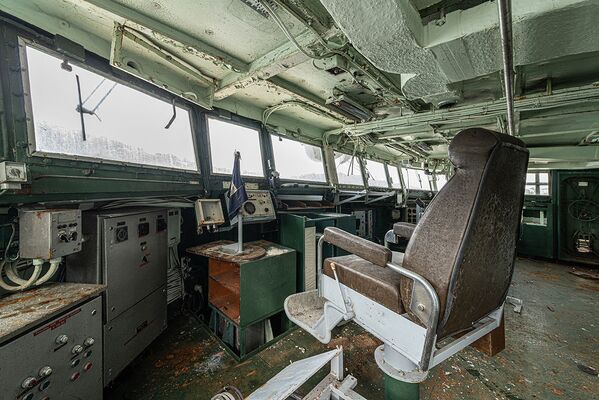  صورة من داخل غرفة القيادة لسفينة قديمة في مقبرة السفن تابعة للبحرية العسكرية الفرنسية - سبوتنيك عربي