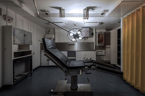   صورة لغرفة العمليات الجراحية داخل سفينة قديمة في مقبرة السفن تابعة للبحرية العسكرية الفرنسية - سبوتنيك عربي
