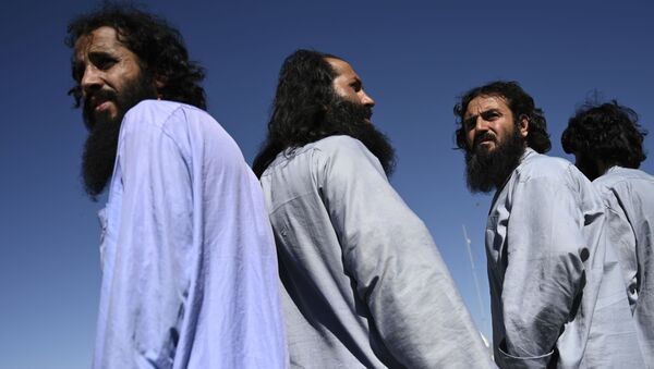 سجناء من حركة طالبان الأفغانية في سجن باغرام، حيث تعزم السلطات الأفغانية إطلاق سراح ما يصل إلى 2000 سجين من طالبان، أفغانستان 26 مايو 2020 - سبوتنيك عربي