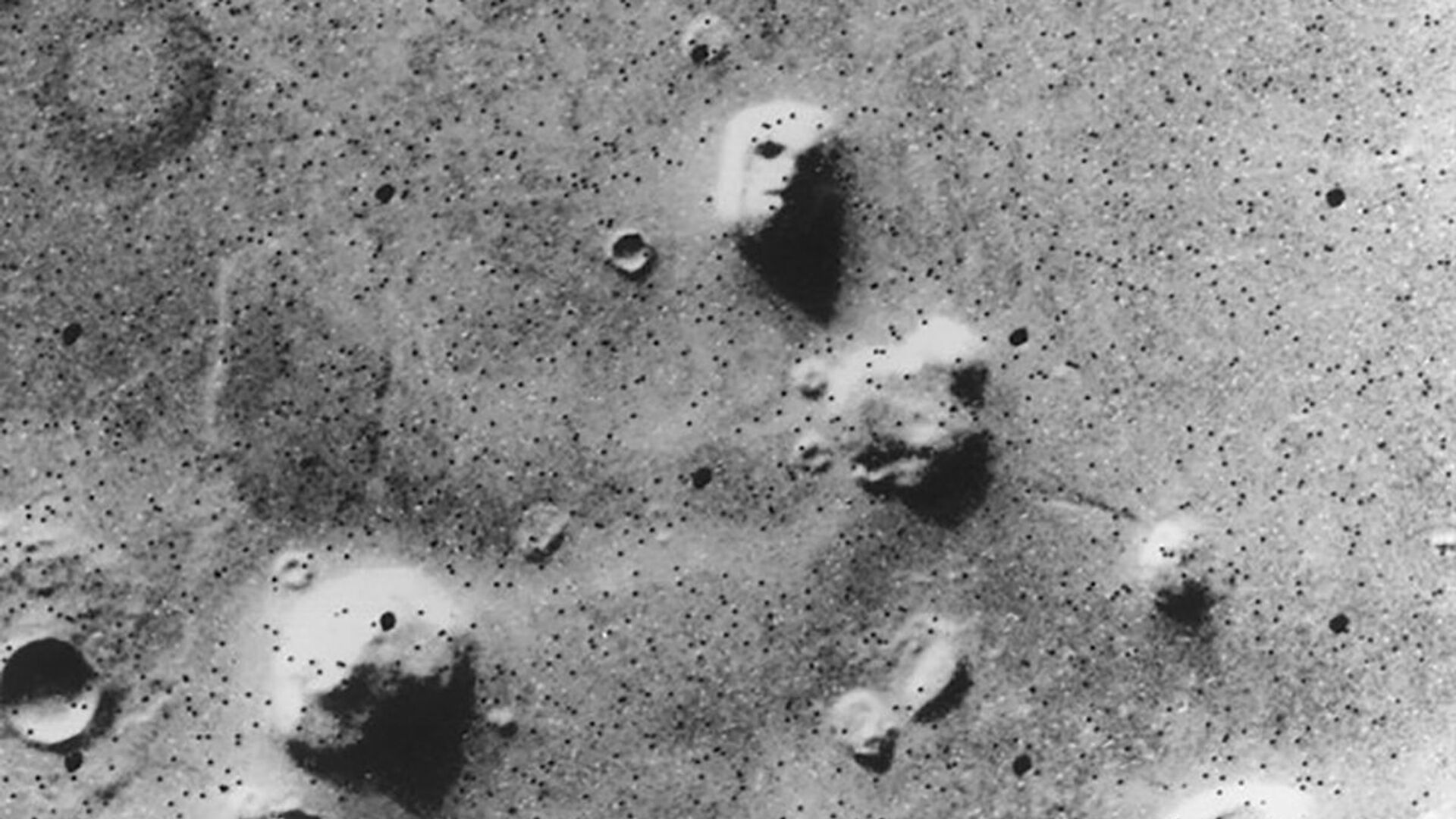 الصورة الشهيرة الوجه (The Face) - التقطتها المركبة الفضائية فايكينغ 1، وهي كانت أول مركبة فضائية أرسلت إلى المريخ كجزء من برنامج فايكينغ لوكالة الفضاء الأمريكية ناسا في 25 يوليو/ تموز 1976 - سبوتنيك عربي, 1920, 05.03.2023