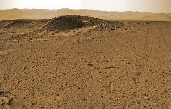 صورة مسح لمنطقة كيمبرلي (Kimberley)، التي أقارت فضول العلماء لصخورها المريخية عند محاولة البحث عن موقع للحفر. الصورة تابع لموقع Sol 589 على كوكب المريخ. 3 أبريل/ نيسان 2014 - سبوتنيك عربي