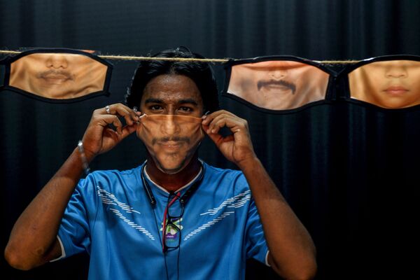 رجل يرتدي كمامة من صنع يديه في تشيناي، في الهند 26  مايو/ أيار 2020 - سبوتنيك عربي