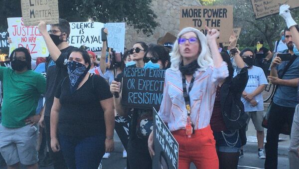 احتجاجات جورج فلويد في بلدة إل باسو غرب تكساس، الولايات المتحدة، يونيو 2020 - سبوتنيك عربي