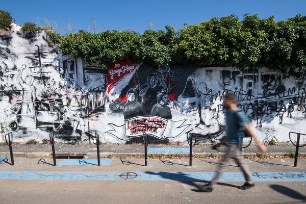 جدارية المواطن الأمريكي من أصول أفريقية، جورج فلويد، في نانت، فرنسا 2 يونيو 2020 - سبوتنيك عربي