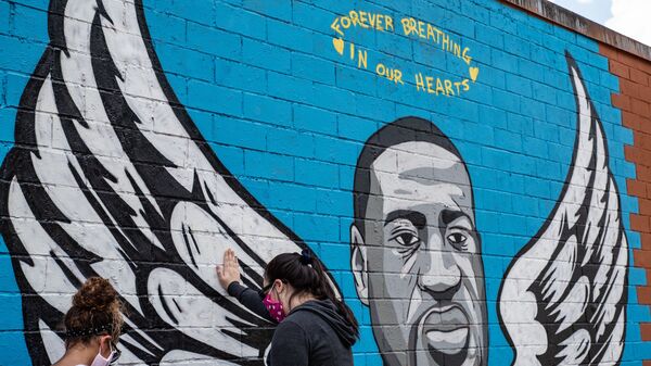 جدارية المواطن الأمريكي من أصول أفريقية، جورج فلويد، في هيوستن، ولاية تكساس، الولايات المتحدة 2 يونيو 2020 - سبوتنيك عربي