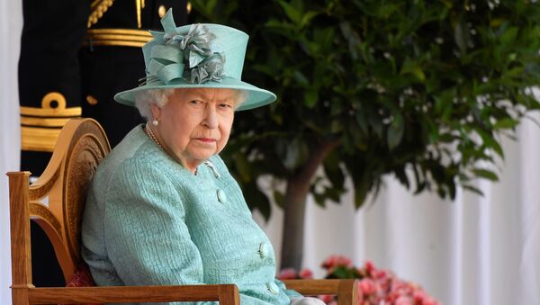 الملكة البريطانية إليزابيث تحضر احتفالا بعيد ميلادها الرسمي في قلعة وندسور، بريطانيا، 13 يونيو/ حزيران 2020 - سبوتنيك عربي