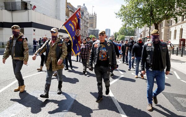 يمينيزن يتجمعون في لندن في الوقت الذي يتظاهر فيه مناهضون للعنصرية - سبوتنيك عربي