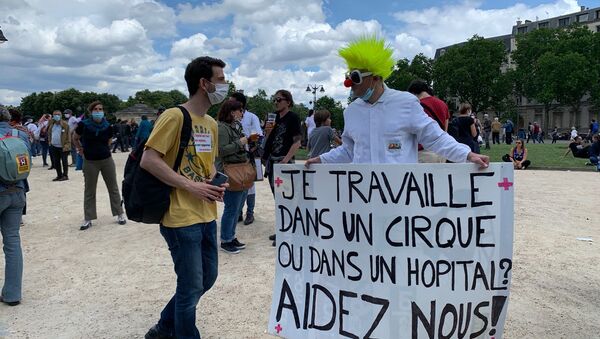 مظاهرات الأطباء يطالبون بتحسين شروط العمل في باريس، فرنسا 16 يونيو 2020 - سبوتنيك عربي