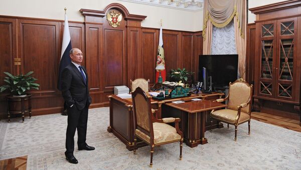 الرئيس الروسي في مكتبه  - سبوتنيك عربي