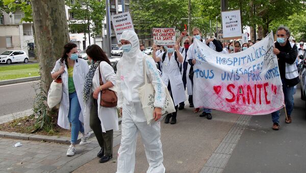 احتجاجات العاملين في القطاع الصحي في باريس، فرنسا 16 يونيو 2020 - سبوتنيك عربي
