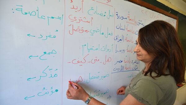 أجانب من دول عدة يتعلمون اللغة العربية بدمشق - سبوتنيك عربي
