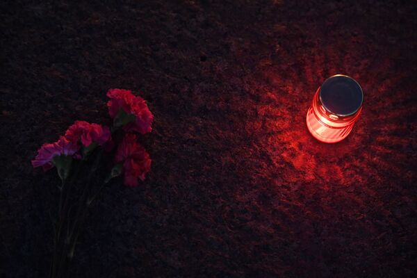 شموع على شكل لوحة خارطة الحرب المشتعلة خلال فعالية شمعة الذكرى في حديقة النصر في موسكو، 21 يونيو 2020 - سبوتنيك عربي